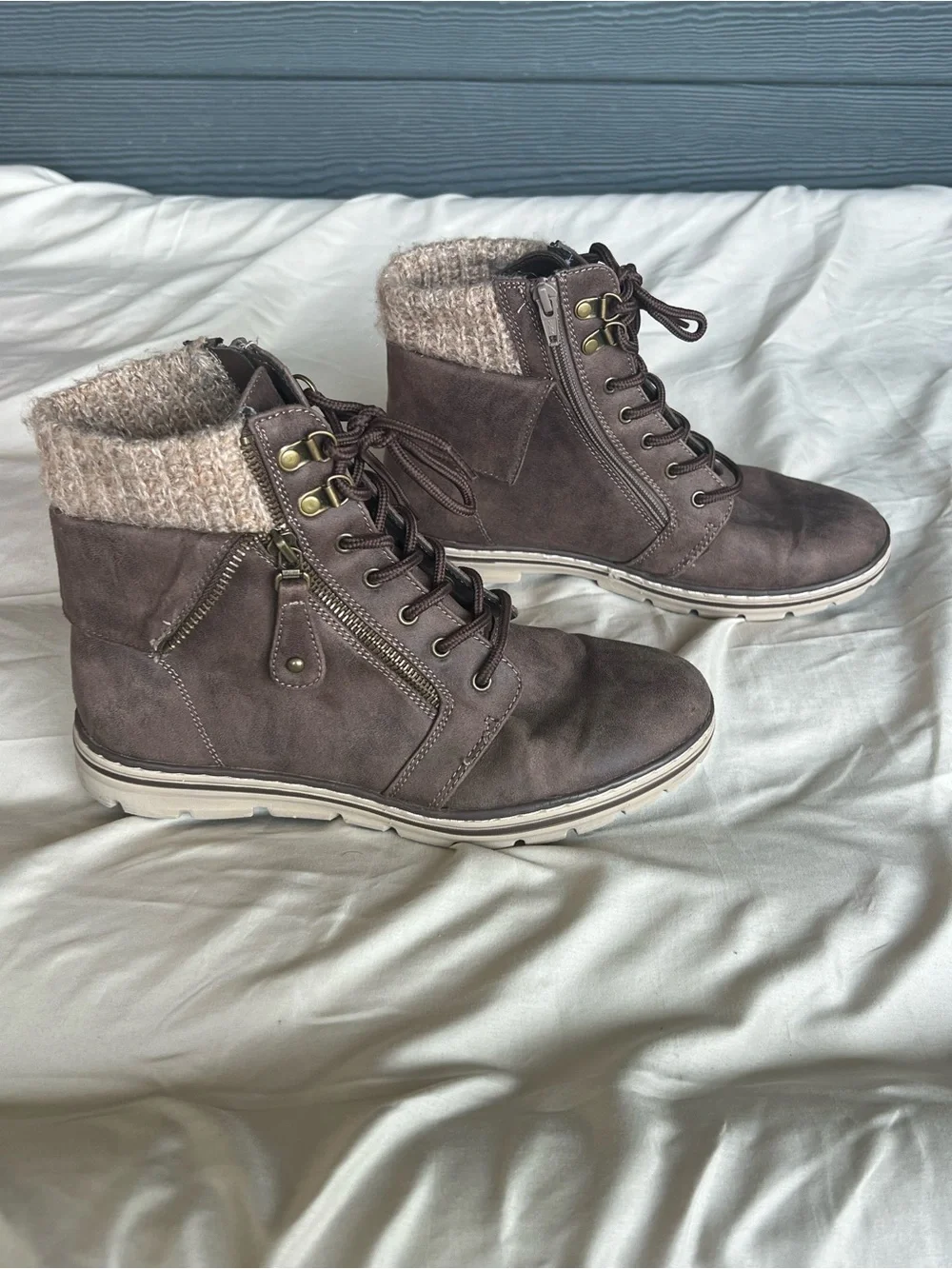 Brown suede men’s ankle boots  with faux fur lining. Size 8.5 Cliffs